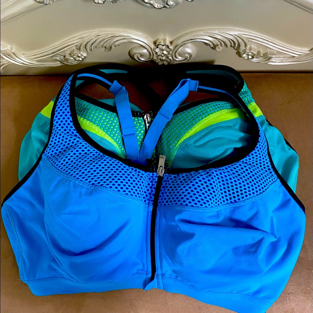 Victoria’s Secret Sport Bras Front Close